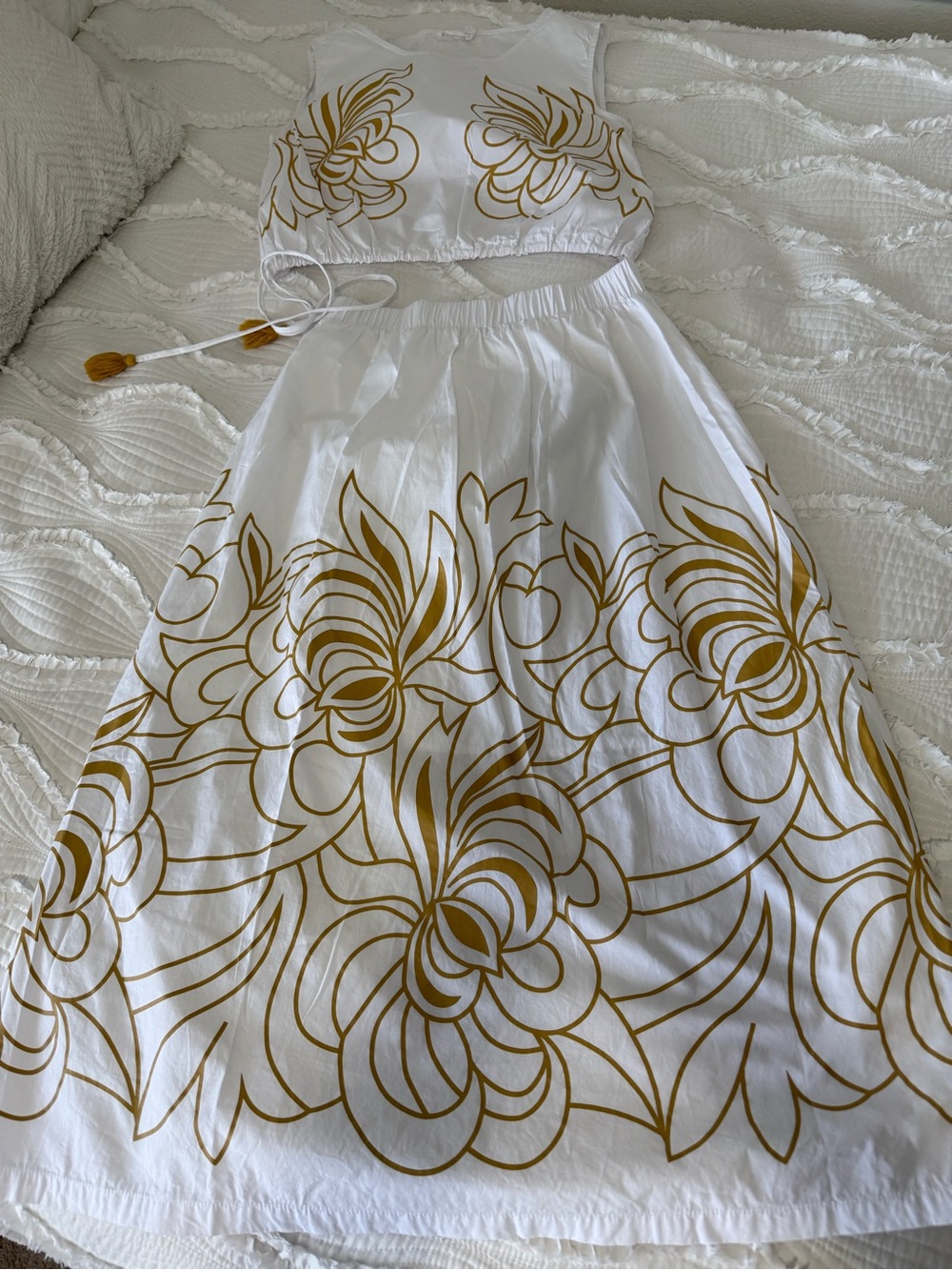 Avec Les Filles White and Gold Floral Two-Piece Skirt Set